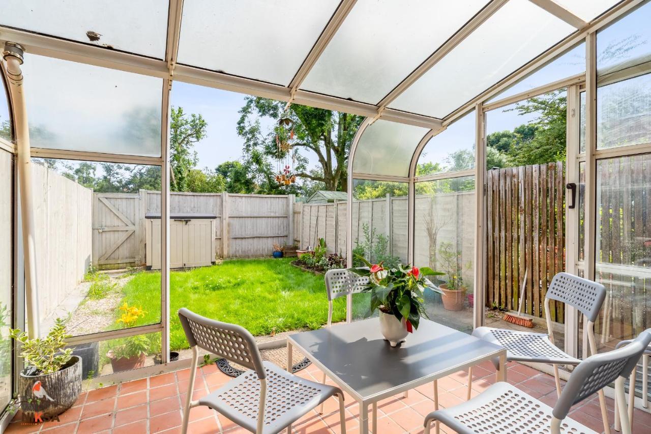 Niksa Serviced Accommodation - 3 Bedroom House Welwyn Garden City Exterior foto