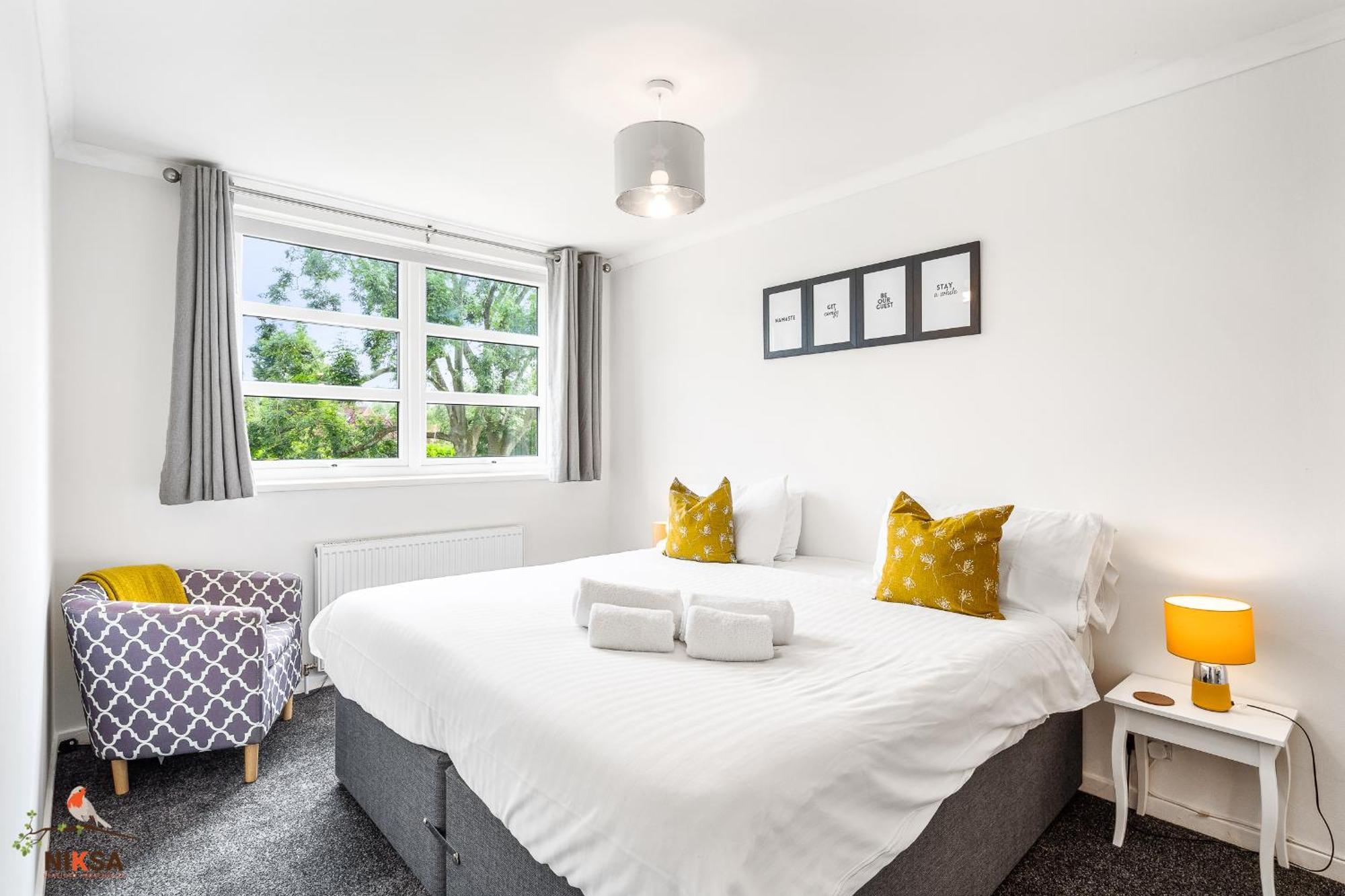 Niksa Serviced Accommodation - 3 Bedroom House Welwyn Garden City Exterior foto