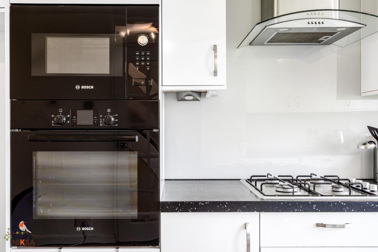 Niksa Serviced Accommodation - 3 Bedroom House Welwyn Garden City Exterior foto